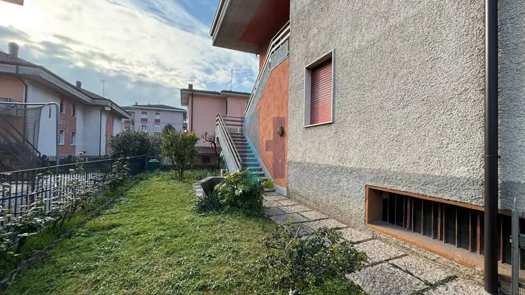 Jardin - Trilocale with Garden in Botticino