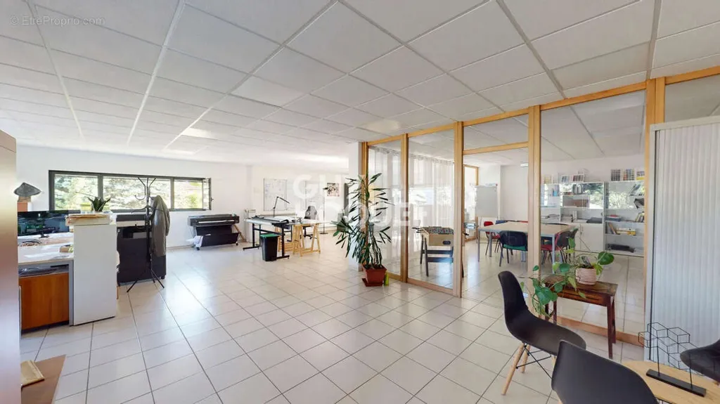 Bureau - Immeuble Tertiaire Haut de Gamme à Rioz