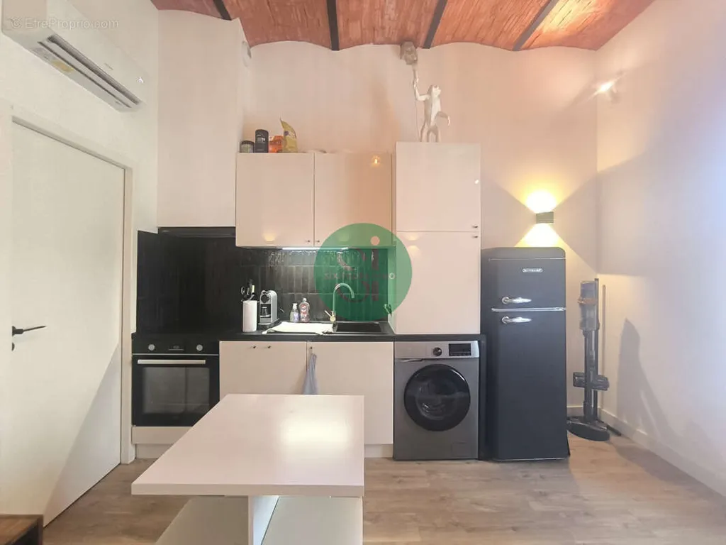 Cuisine - Appartement Rénové avec Climatisation à Bandol