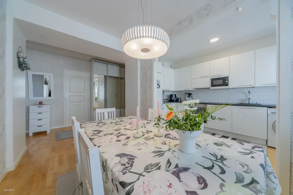 Sala da pranzo - Flat with East-West View in Pori Centre