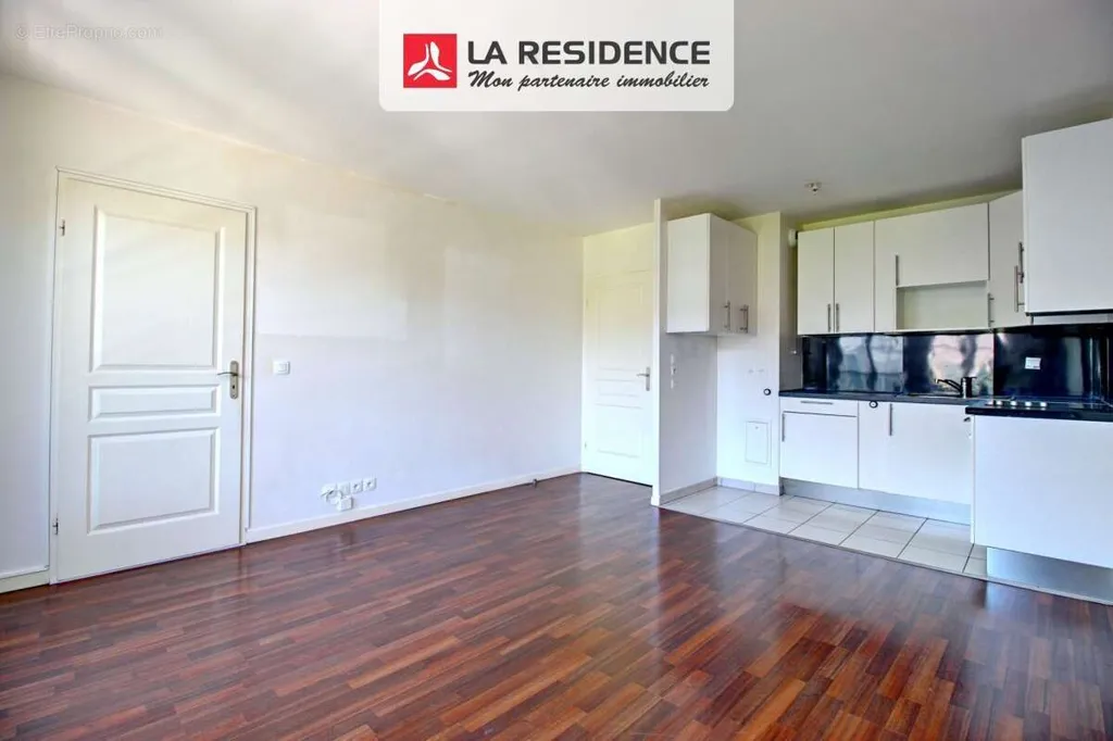 Kitchen - Apartment with Private Parking in Andrésy