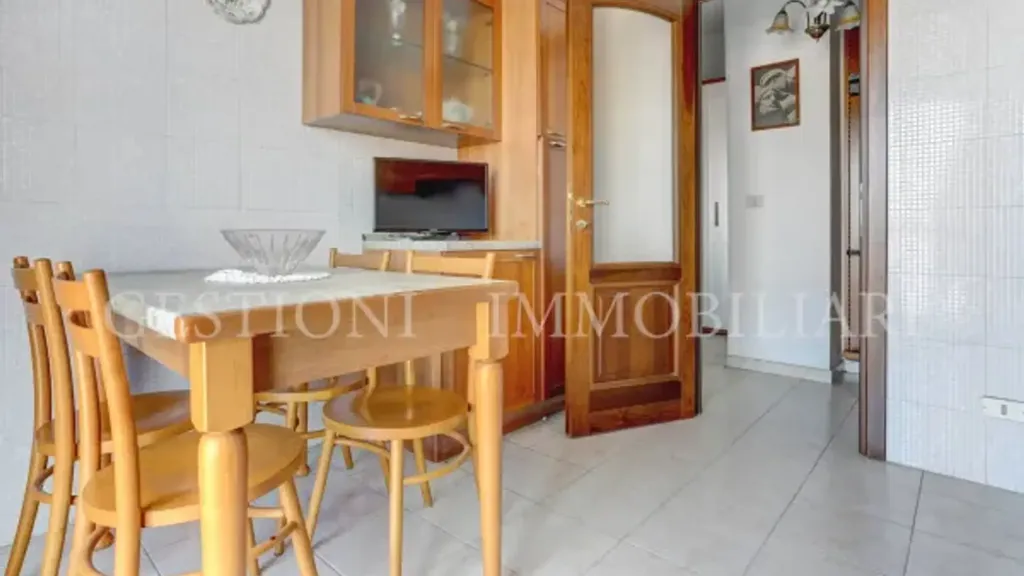 Salle à manger - Balconied Apartment in San Giuliano Milanese