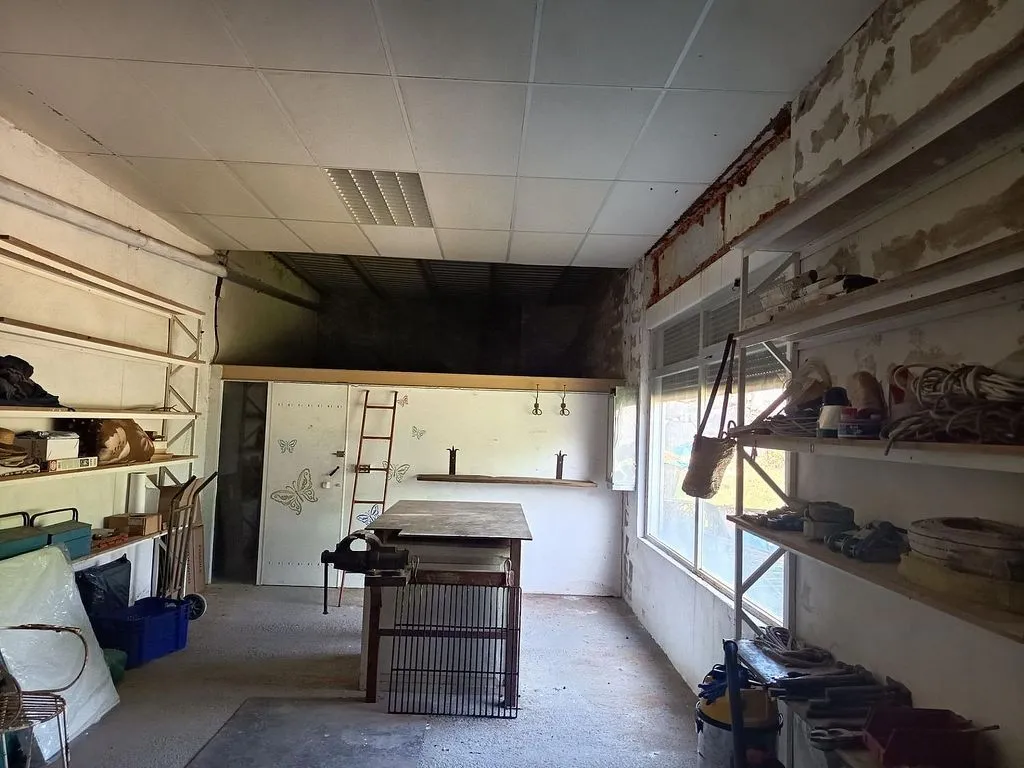 Utility Room - Palatial House with Garden in Larumbe