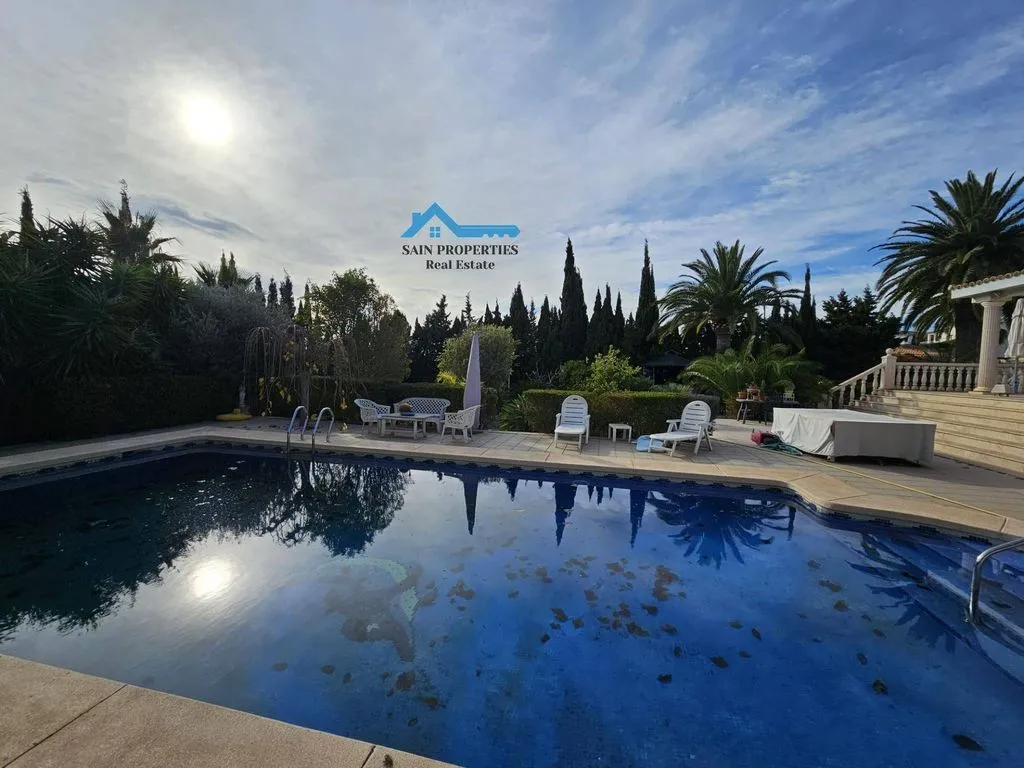 Bassein - Luxury Villa with Pool in Colonia Escandinavia