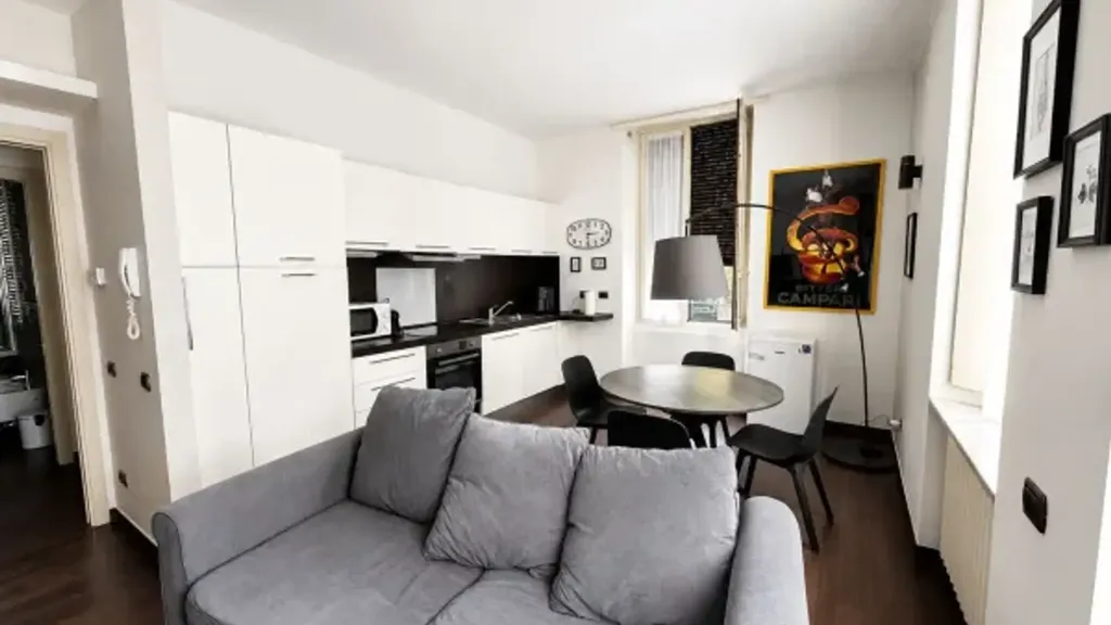 Elutuba - Rustic-Style Flat with Double Exposure in Milan