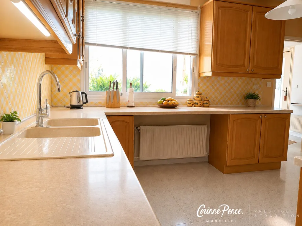 Cuisine - Villa de Plain-Pied avec Piscine à Garons