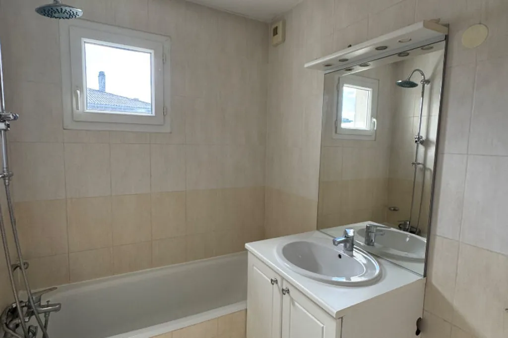 Salles de bain - Appartement 3 Pièces avec Balcon à Annemasse