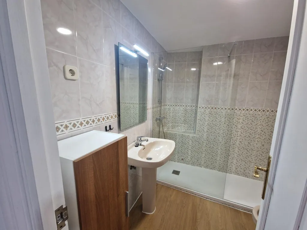 Vannitoad - Furnished Flat with Balcony in Las Rozas