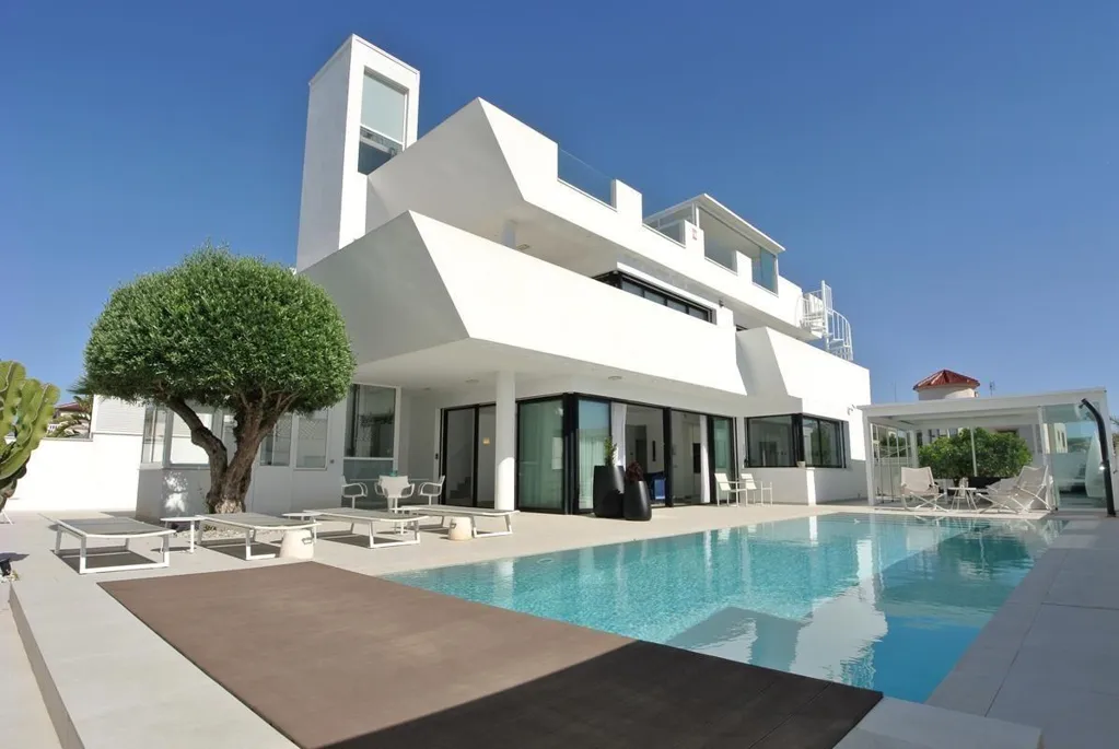 Piscina - Luxury Villa with Pool in La Marina