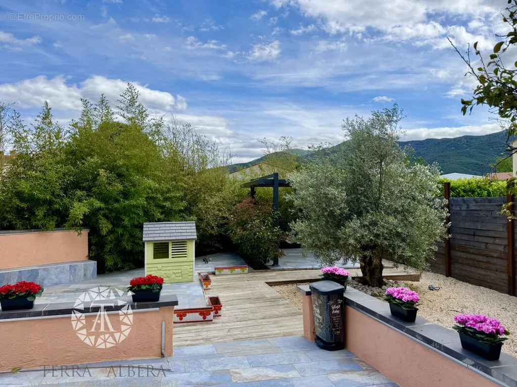 Aed - Villa with Garden near Centre