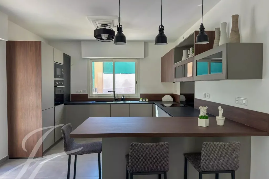 Cuisine - Villa Luxueuse avec Piscine à Antibes