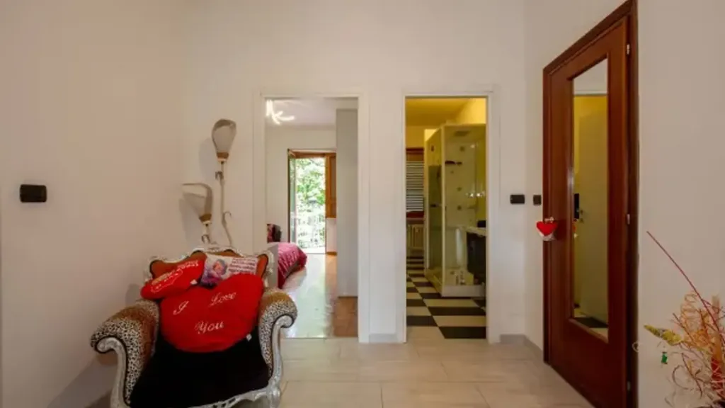 Ingresso - Rearfitted Apartment with Balcony in Turin