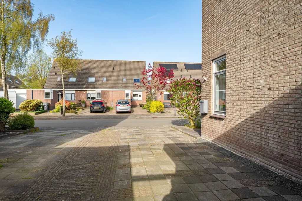 Välivaade - 2-Under-1-Cap House with Garage in Leeuwarden