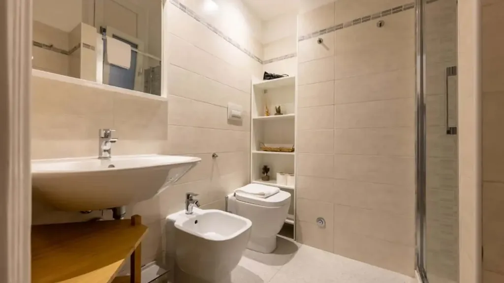 Bathrooms - Fully Furnished Studio in Milan