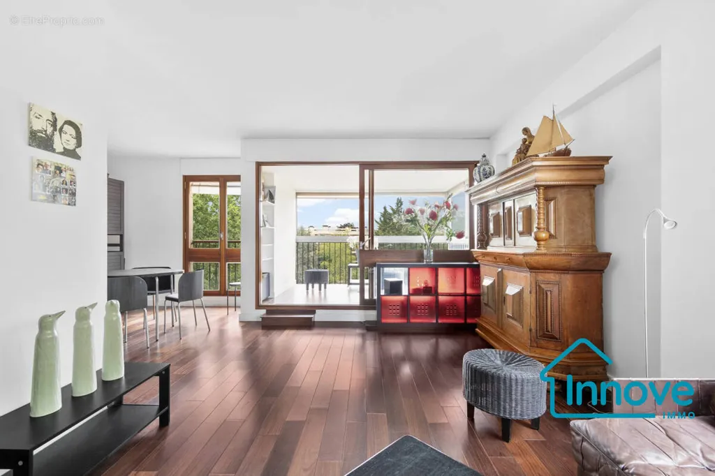Living Room - Luxury Flat with West View in Le Chesnay