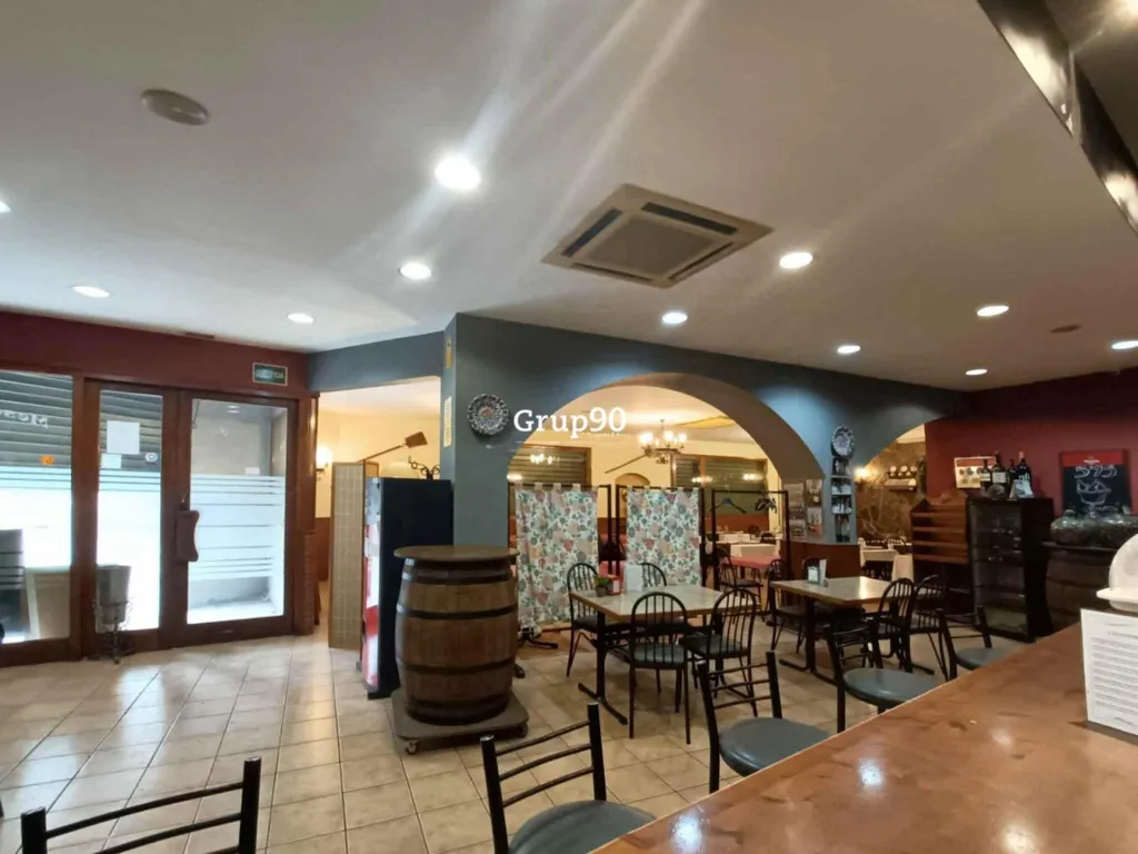 Rooms - Restaurant for Rent with Terrace in Lleida