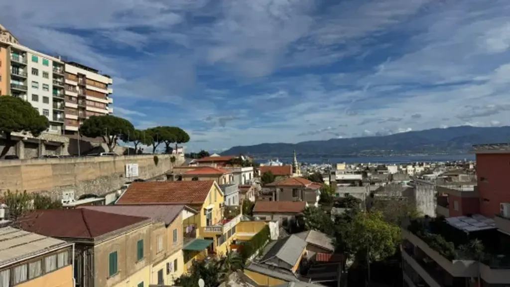 Terrace - Apartment with Sea View in Messina Centre