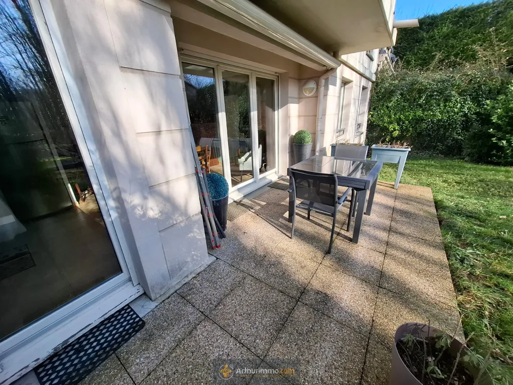 Terrass - Refurbished 3-Bed Flat with Terrace in Coulommiers