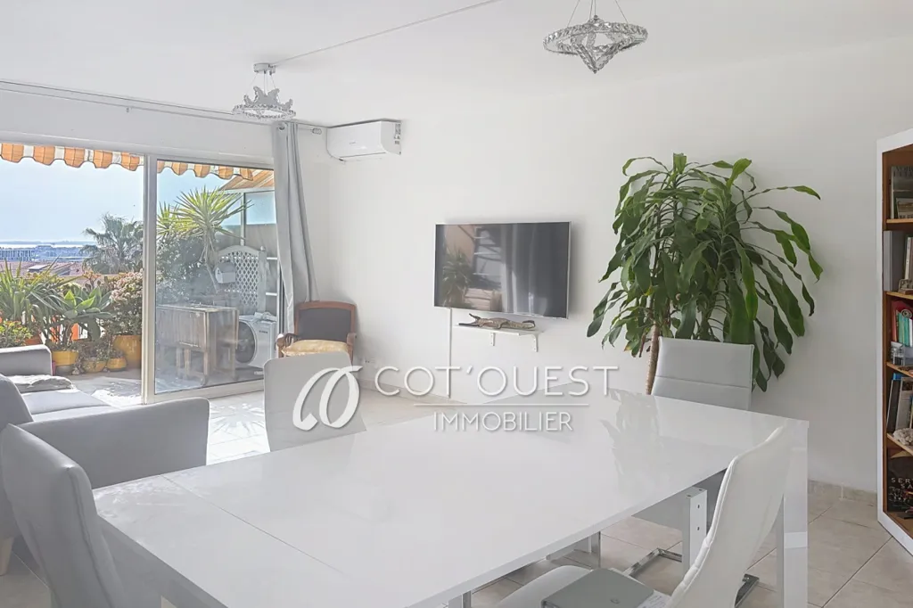 Dining Room - 2-Bedroom Apartment with Sea View in Nice Ouest