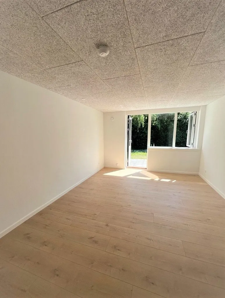 Pièces - Modern 1-Bed Flat with Terrace in Kjellerup