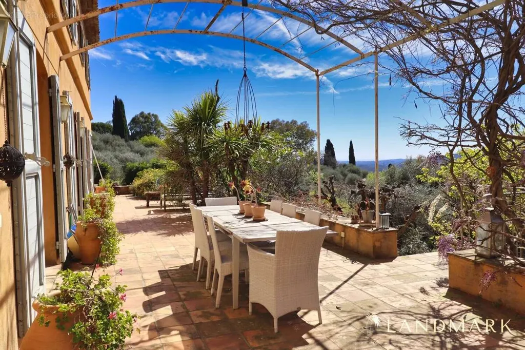 Terrasse - Bastide Élégante avec Piscine à Cabris