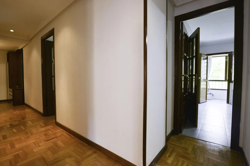 Esik - Three-Bedroom Flat with Balcony in Ventanielles
