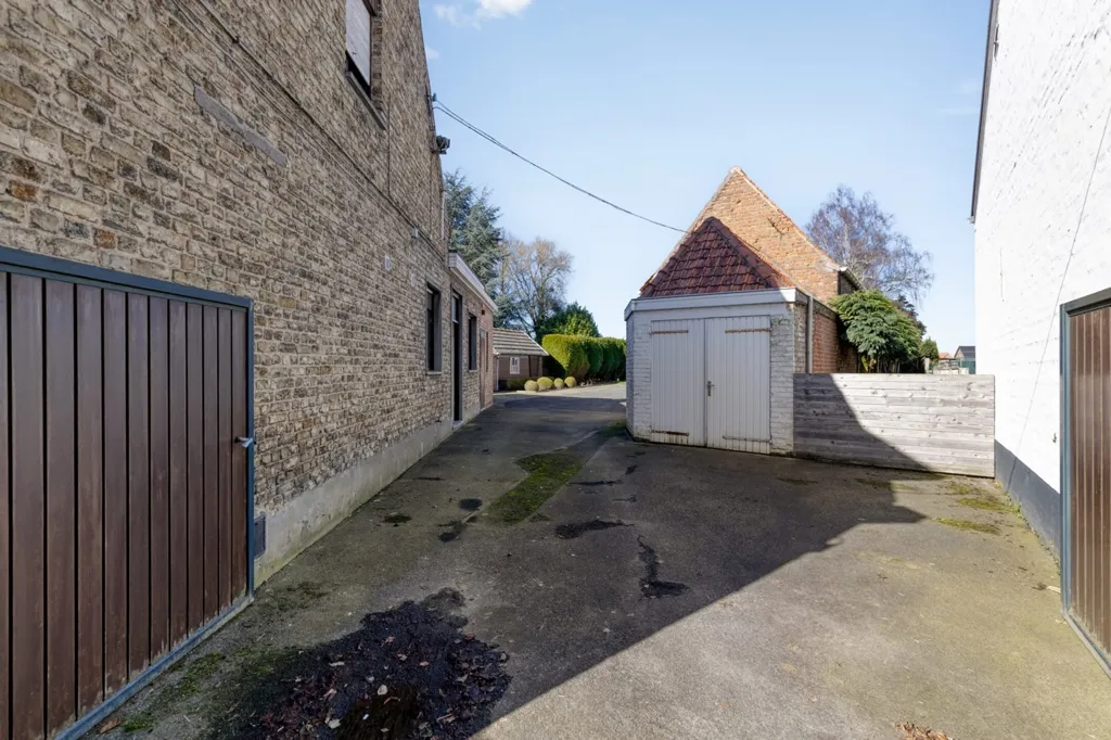Half-Open House with Garden in Zarren Centre