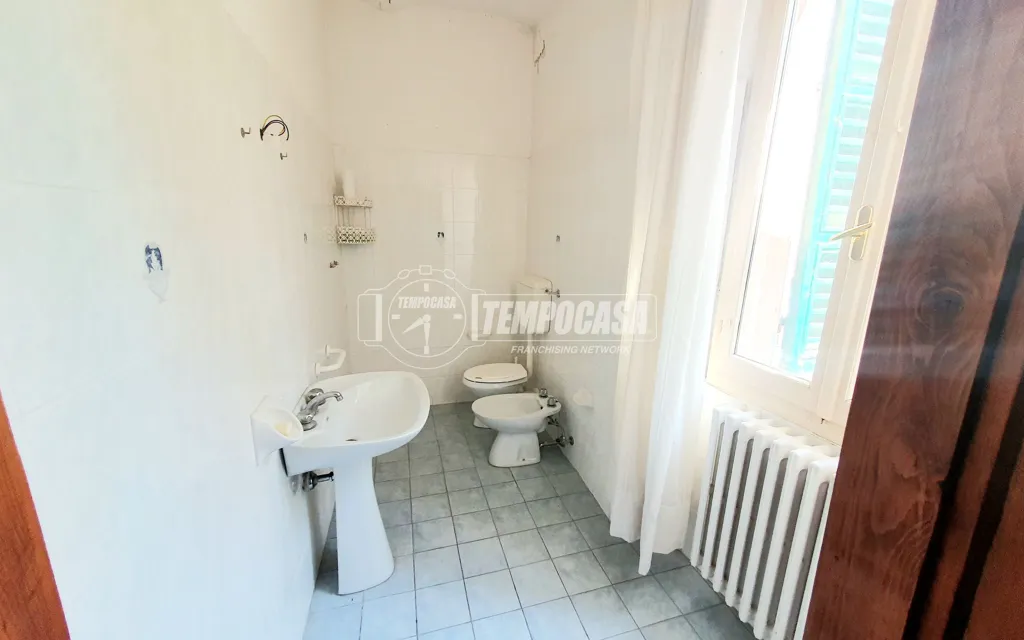 Salles de bain - Spacious 4-Bedroom Apartment in Riolo Terme