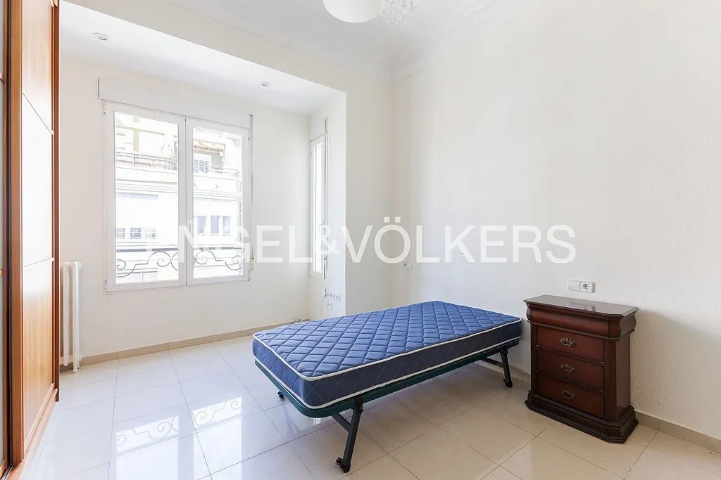 Chambres - Apartment with Balcony in Gran Vía, Valencia