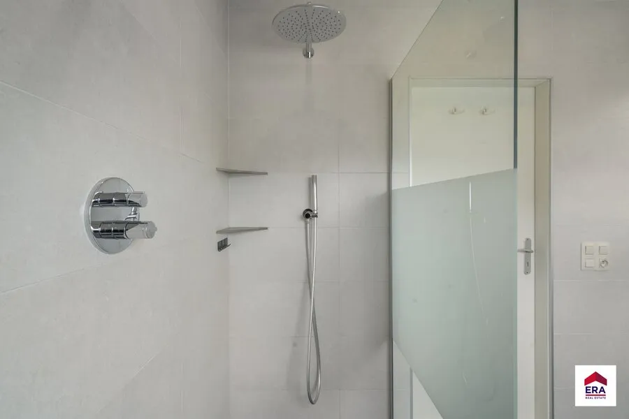 Salles de bain - Appartement avec Atelier de 240 m² et Jardin à Bruxelles