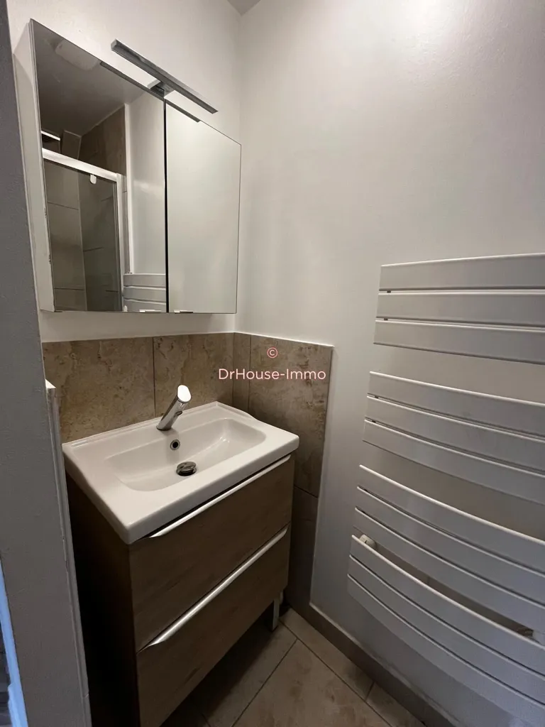 Bathrooms - 1-Bedroom Apartment with Terrace in Lille
