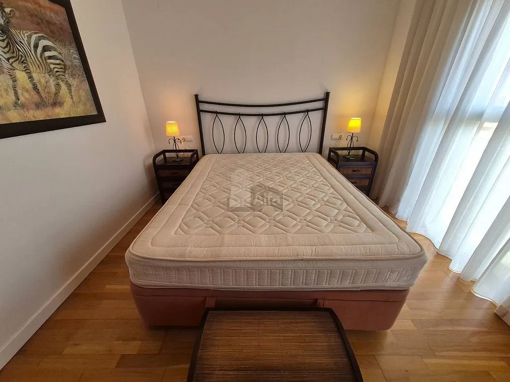 Bedrooms - 1-Bed Flat with Garden on Avenida Francia