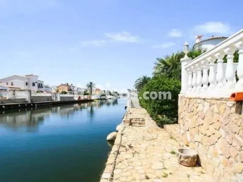 Välivaade - Chalet with Pool and Garden in Empuriabrava