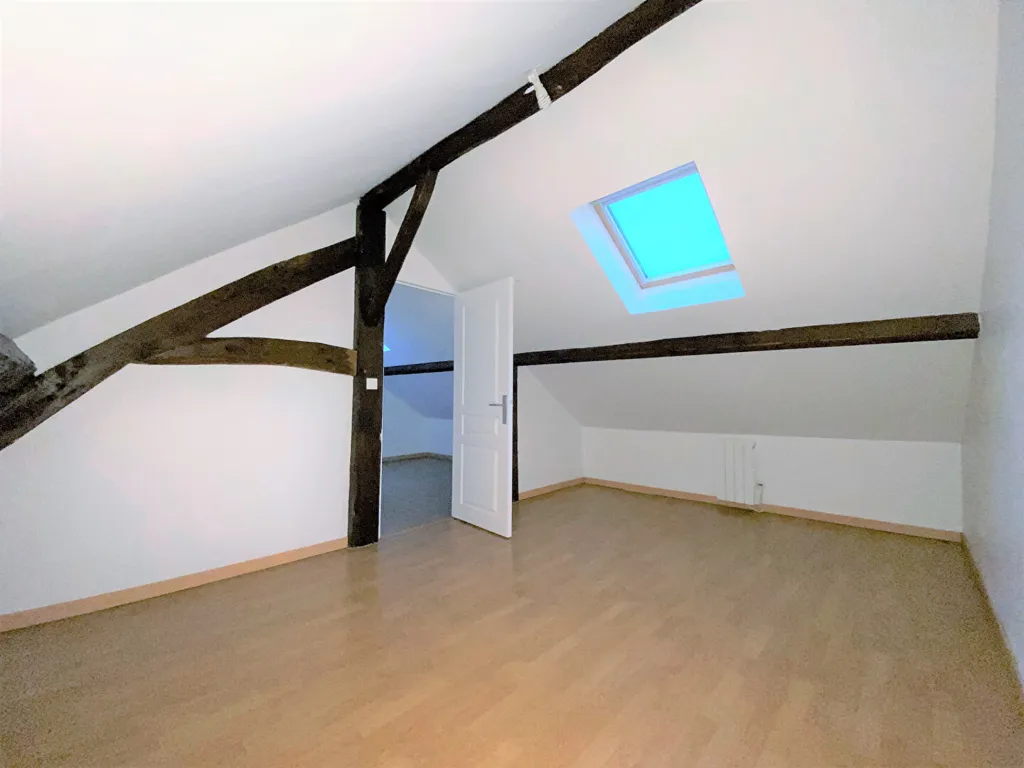 Toad - 2-Bedroom Flat with Private Parking in Mery-sur-Oise