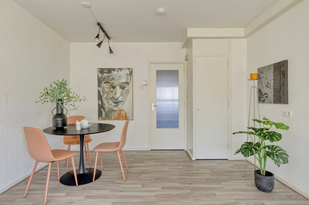 Salle à manger - City Centre Flat with Balcony in Hereplein