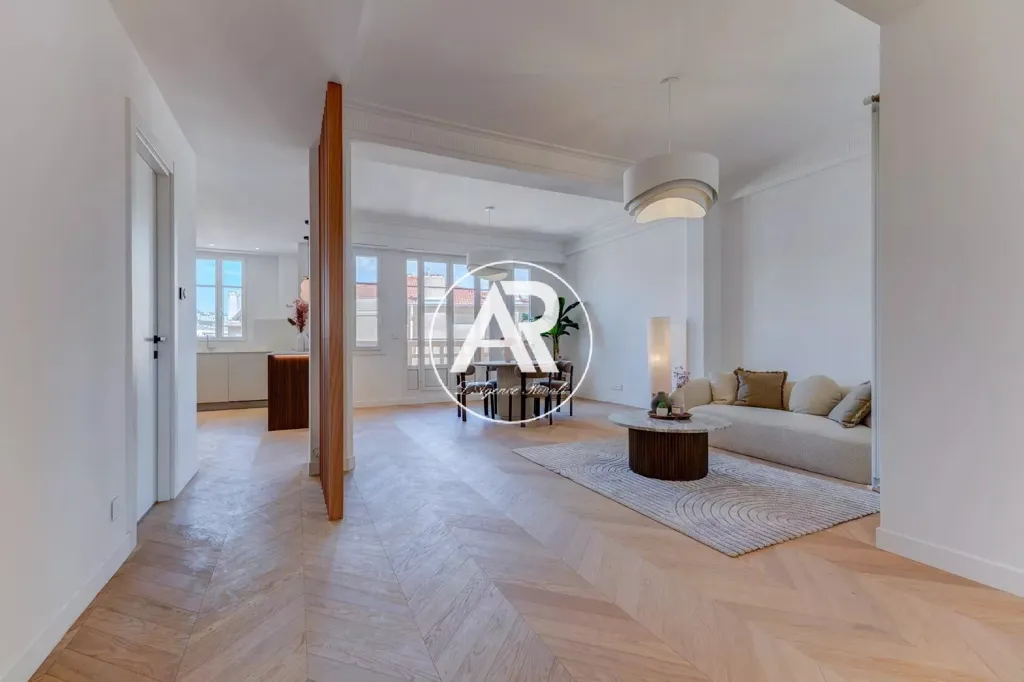 Séjour - Appartement Rénové avec Balcons au Carré d'Or à Nice