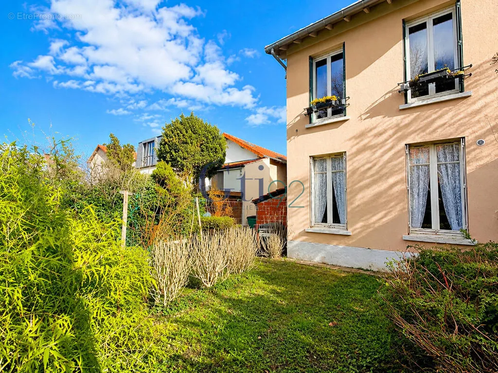 Garden - Studio in Green Setting near Clamart Wood