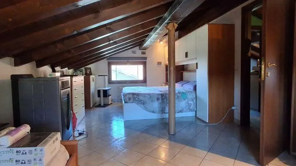Pièces - Villa with Private Garden in Porlezza