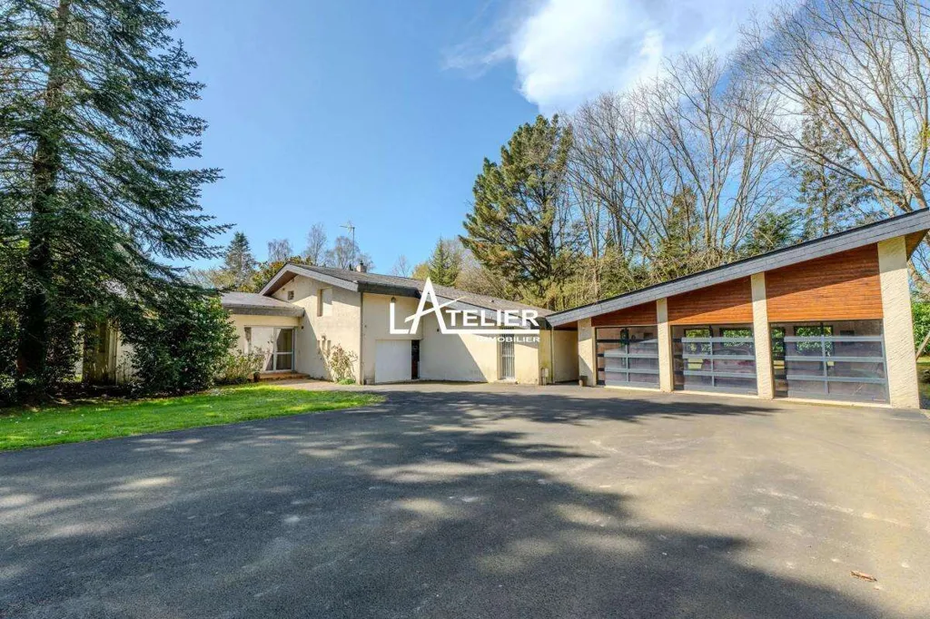 Välivaade - Spacious Property with Pool in Sautron