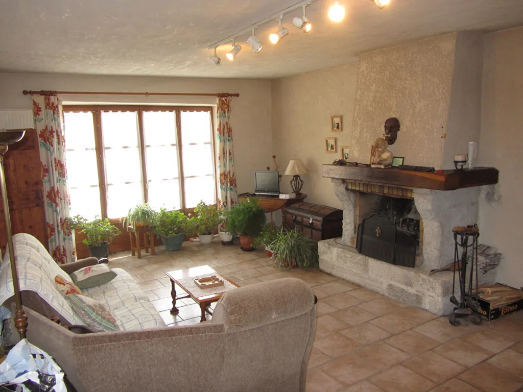 Séjour - Maison en Pierre avec Jardin à Présilly