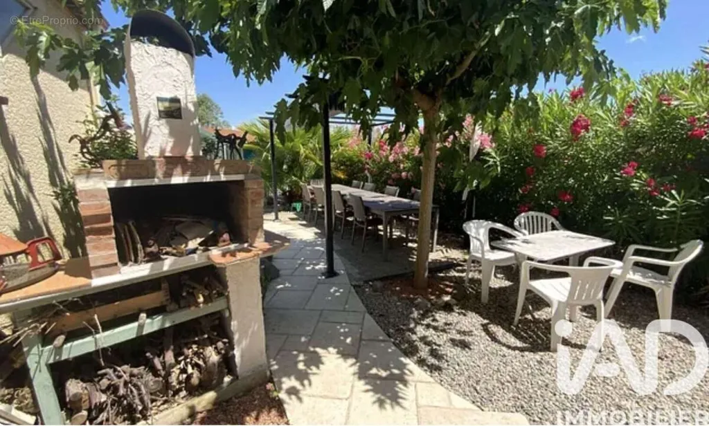Terrasse - Villa avec Piscine et Jardin à Puimisson