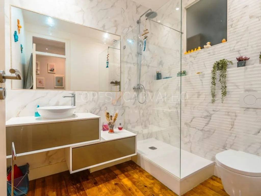 Vannitoad - Luxury Apartment with High Ceilings in Lisbon