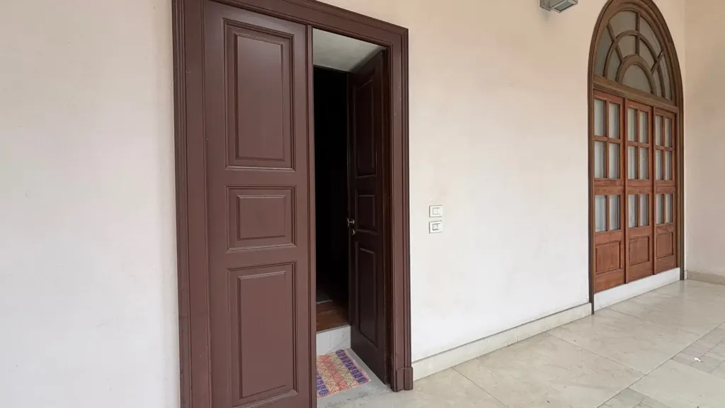 Entrée - Architecturally Unique Ground Floor Apartment in Piacenza