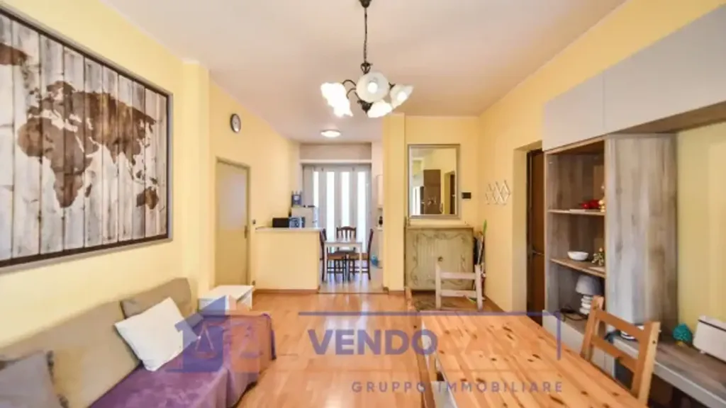 Séjour - Central Trilocale with Balcony in Turin