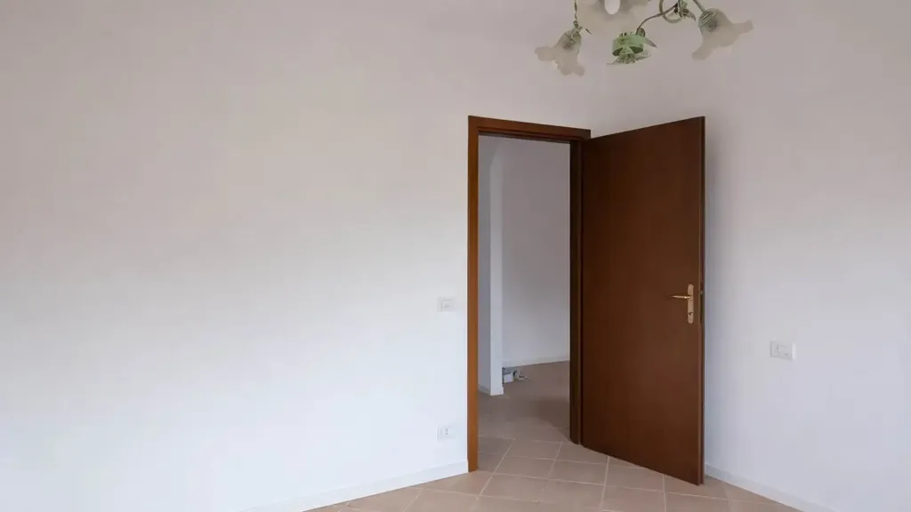 Pièces - Two-Level Apartment with Garage in Soliera