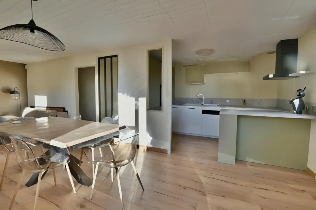 Salle à manger - Villa Rénovée avec Vue Montagne à Cessy