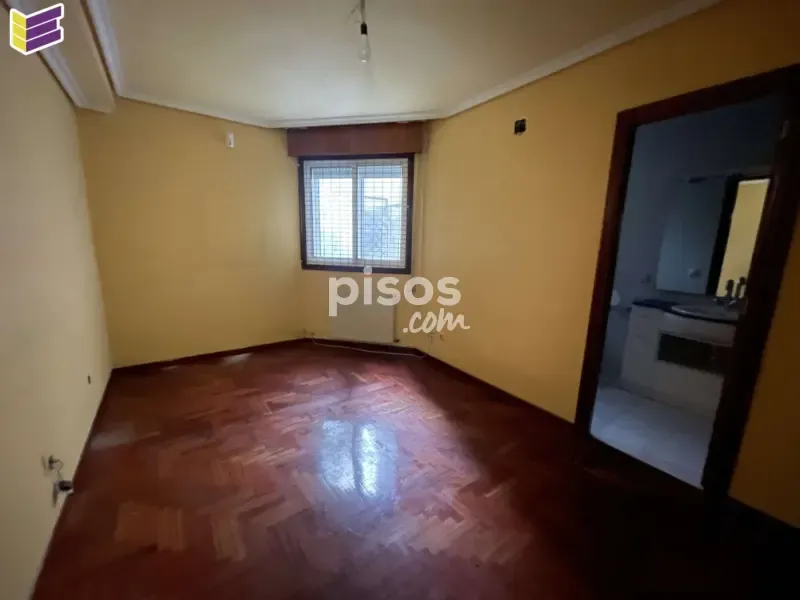 Pièces - Apartment with Large Windows in Vigo