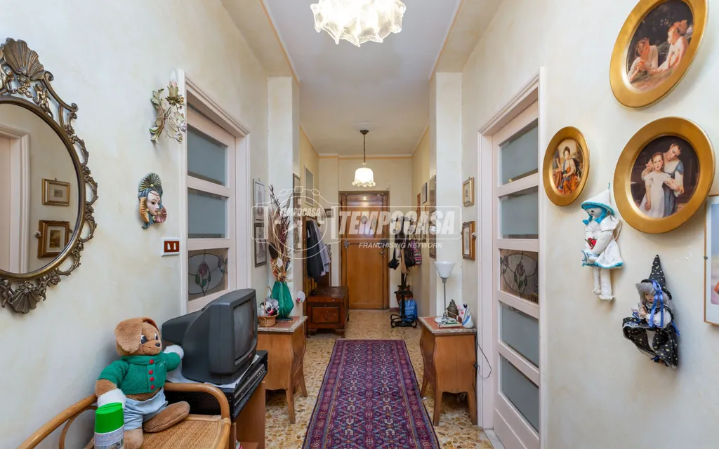 Esik - Apartment with Balcony in Chieri