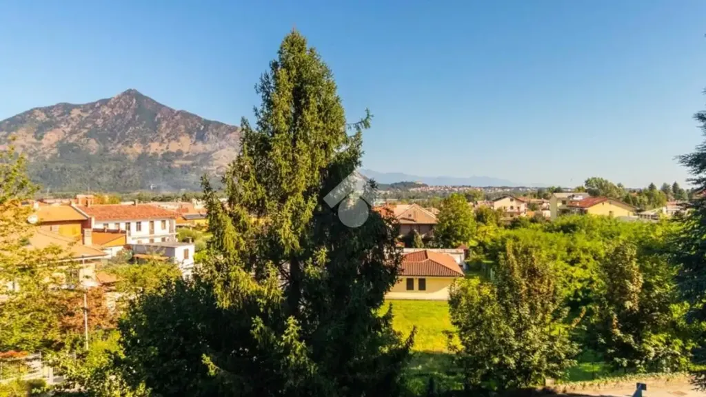 Spacious Apartment with Balcony in Rosta