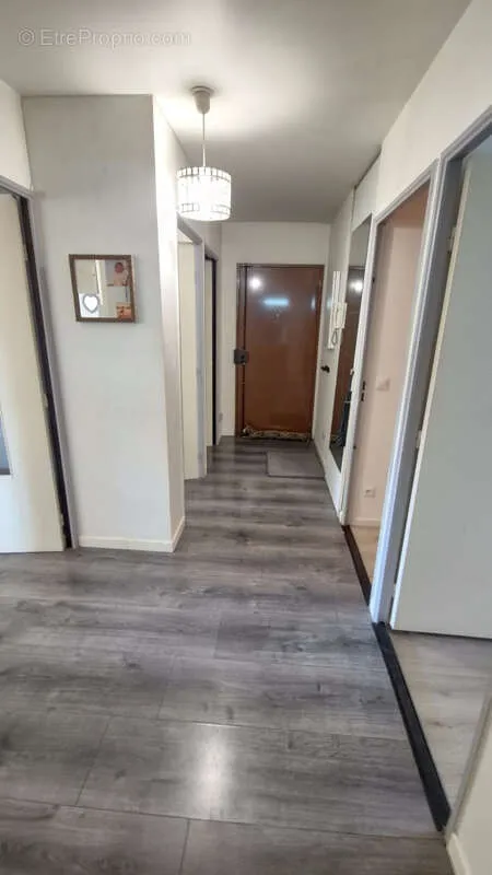 Ingresso - Apartment with Parking in Central Location